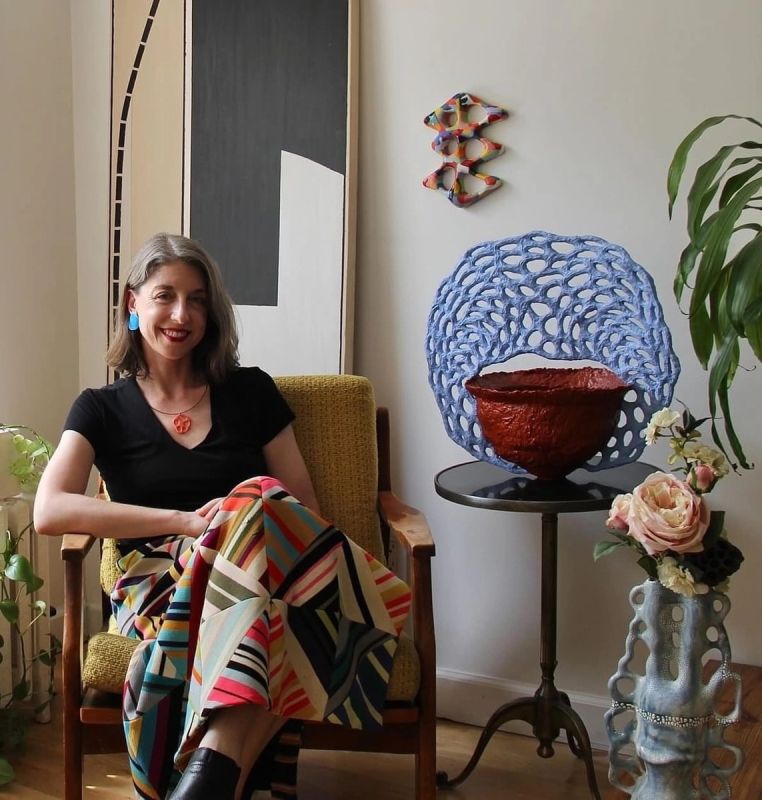 Глина, дышащая жизнью: биоморфика в керамике Джессики Томпсон-Ли