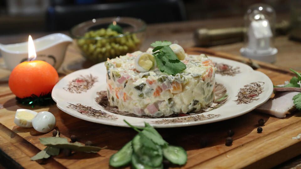 Праздничный ужин: Какой ценник за новогодний стол в 2026 году