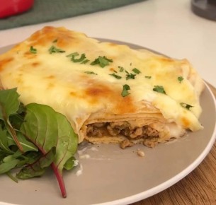 Сочные блинчики с мясной начинкой и бешамель: настоящий кулинарный шедевр для вашего стола