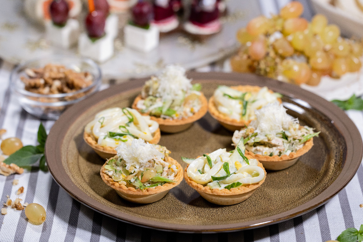 Тарталетки с кальмаром: быстро, просто и празднично