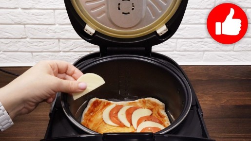 Нежный пирог с сыром и помидорами, как пицца, в мультиварке