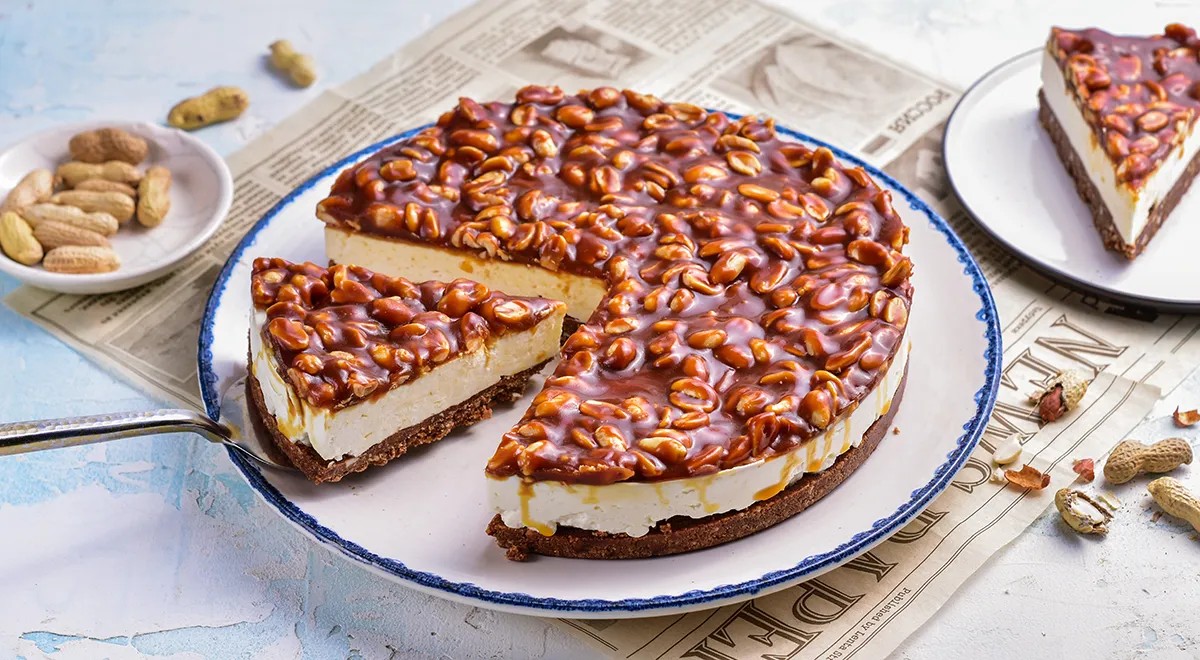 Нежный чизкейк «Сникерс», который покорит ваши вкусовые рецепторы