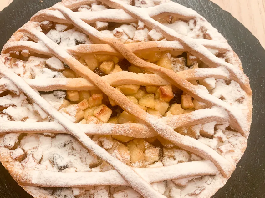 Яблочный пирог на французский манер: легко и вкусно