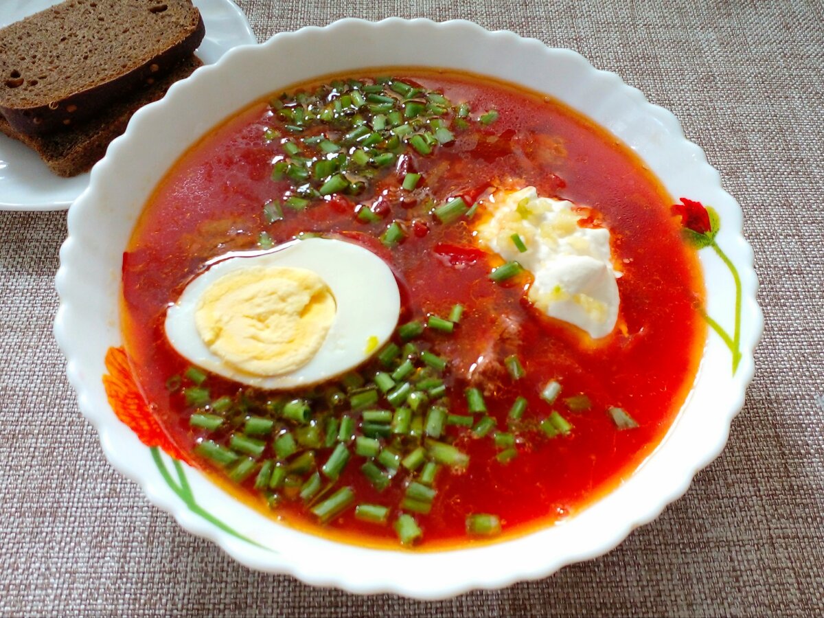 Суп за 20 минут: готовим горячий свекольник