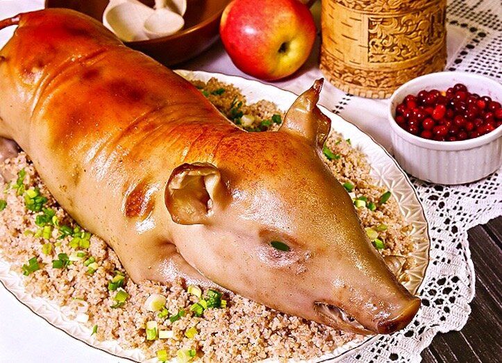 Как приготовить царское блюдо: запеченный поросенок с гречкой и грибами