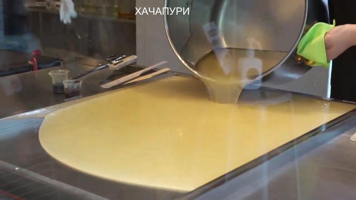 Японские кондитеры создают сладкие произведения искусства, привлекающие толпы зрителей