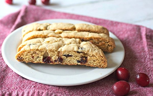 Новый взгляд на традиционный бискотти: попробуйте оригинальный рецепт с лимоном и клюквой