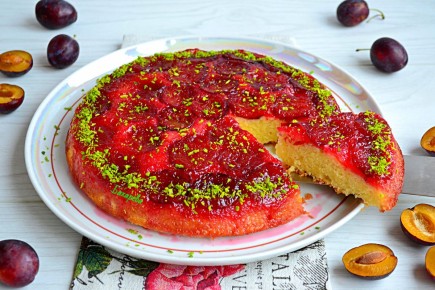 Как испечь сливовый пирог-перевертыш за 70 минут