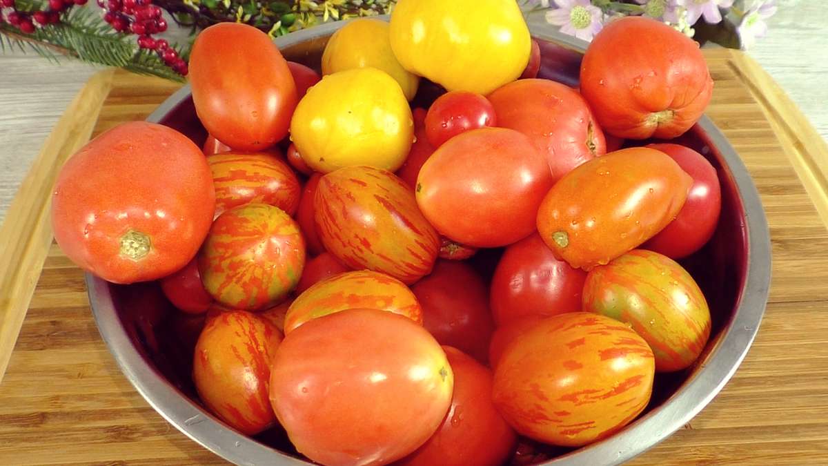 Как подготовить помидоры в собственном соку: универсальный рецепт на зиму