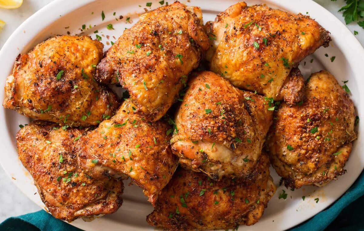 Как приготовить куриные бедра с хрустящей корочкой: секреты идеальной прожарки