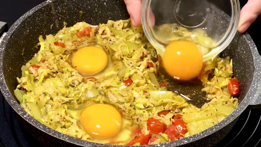 Яркий завтрак с кабачками и яйцами: вкусно и полезно