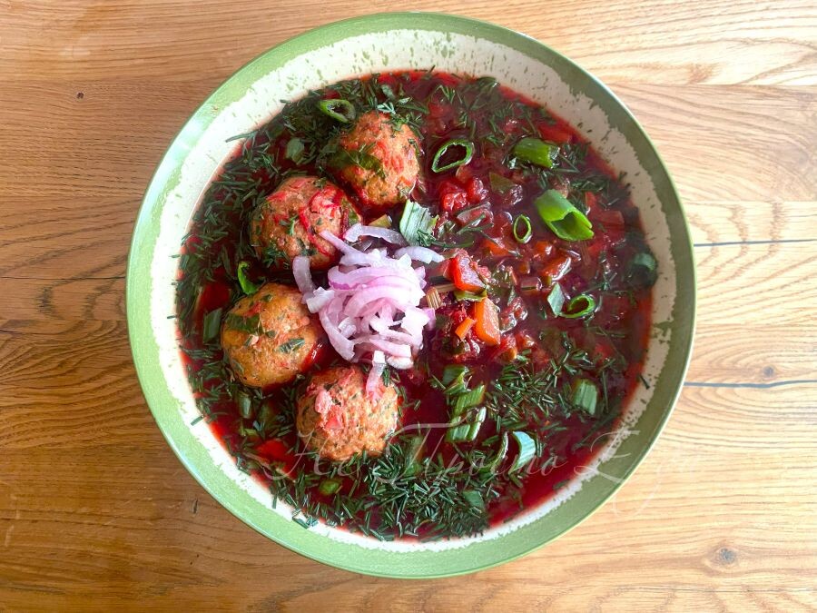 Летний овощной суп с необычным акцентом: удивите своих близких