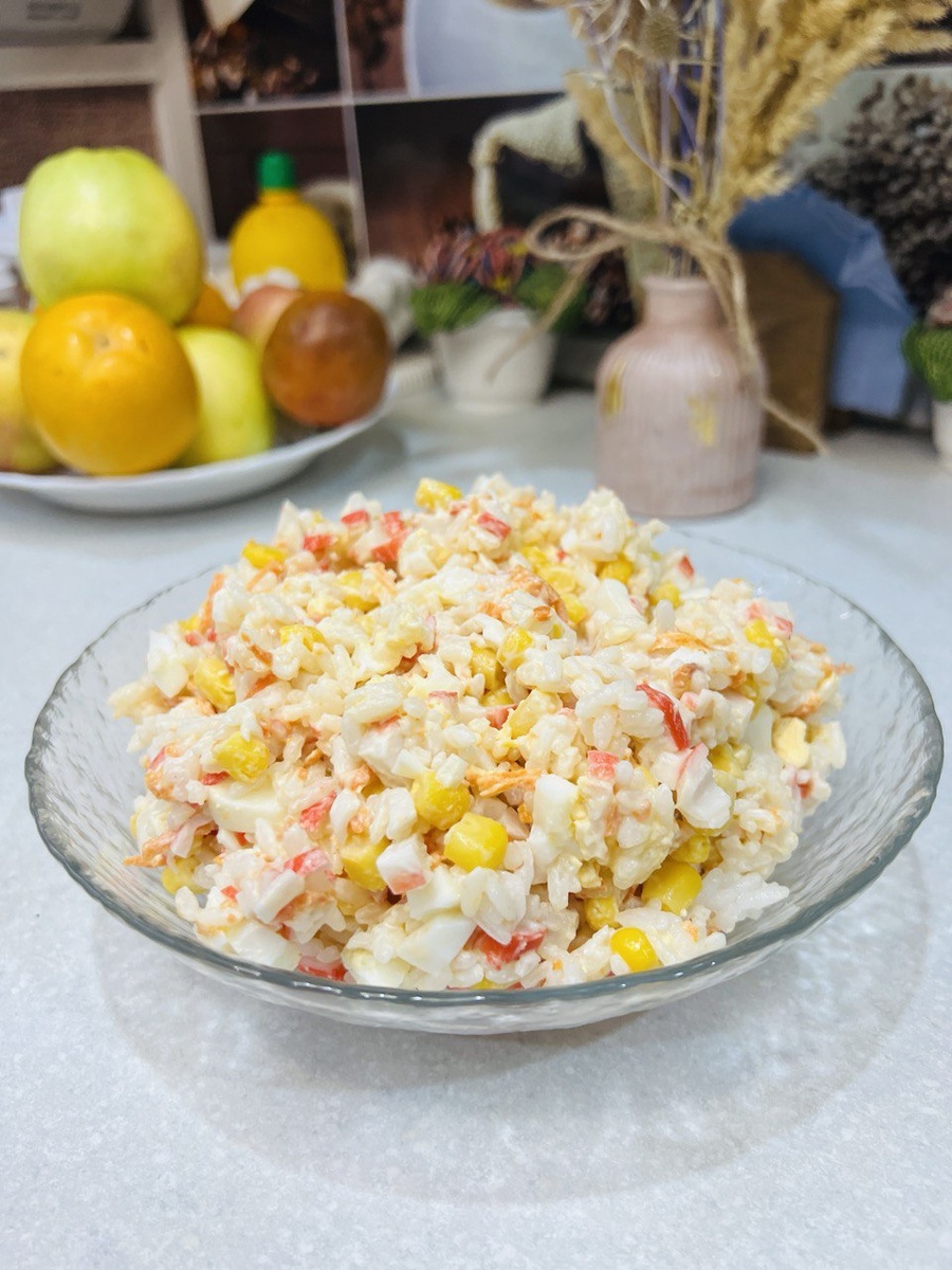 Невероятно вкусный салат с крабовыми палочками