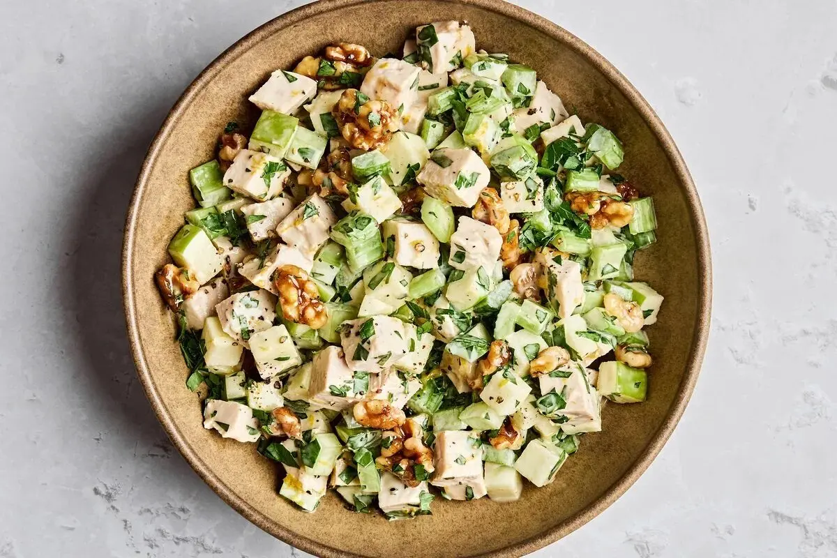 Салат, который вдохновляет: как приготовить классический «Вальдорф»