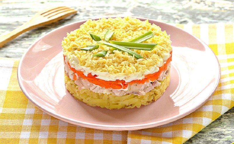 Мимоза с курицей: новый взгляд на классический салат