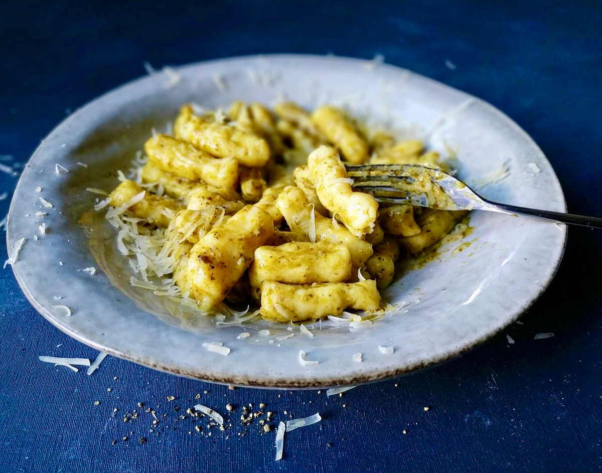 Наслаждайтесь домашними ньокками с песто