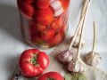 Маринованные помидоры с ароматом специй