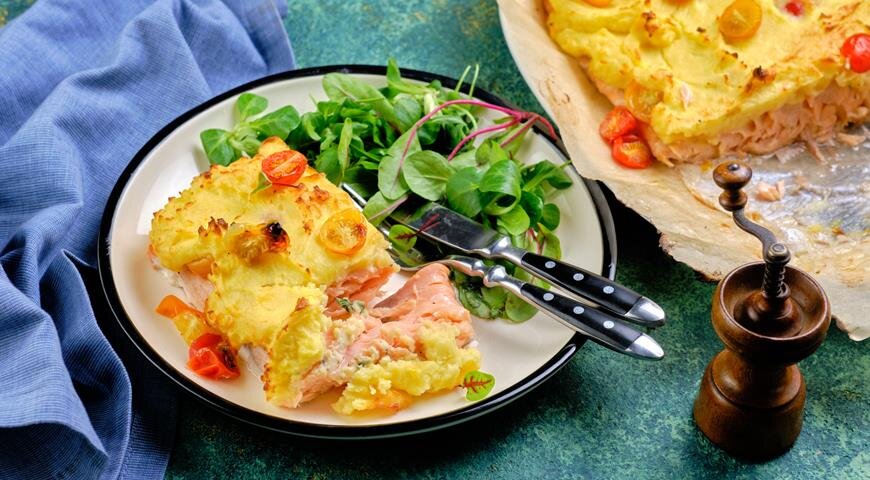 Лосось в картофельном пюре