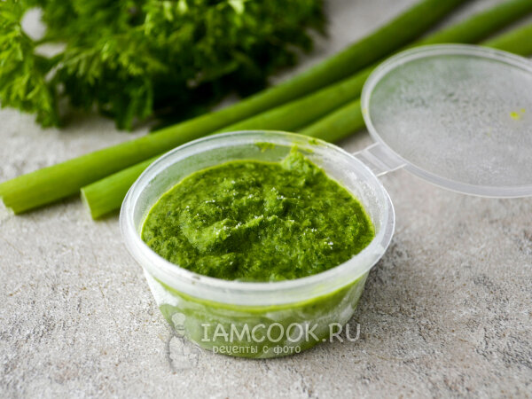 Вкусная и полезная заготовка: соус из зелёного лука на зиму