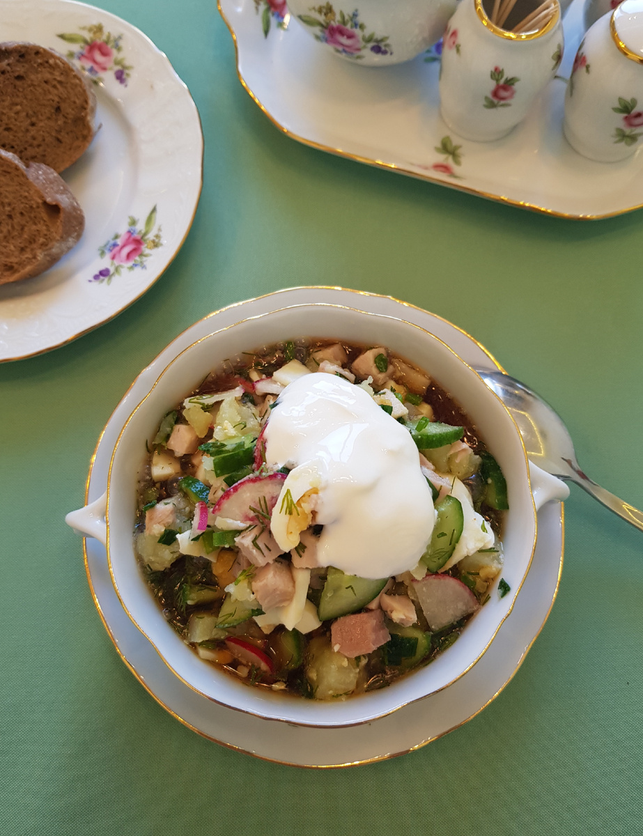 Как приготовить окрошку с копченым окороком: Вкусное летнее блюдо