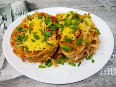 Макаронные гнёзда с мясом и сыром: просто, быстро, вкусно