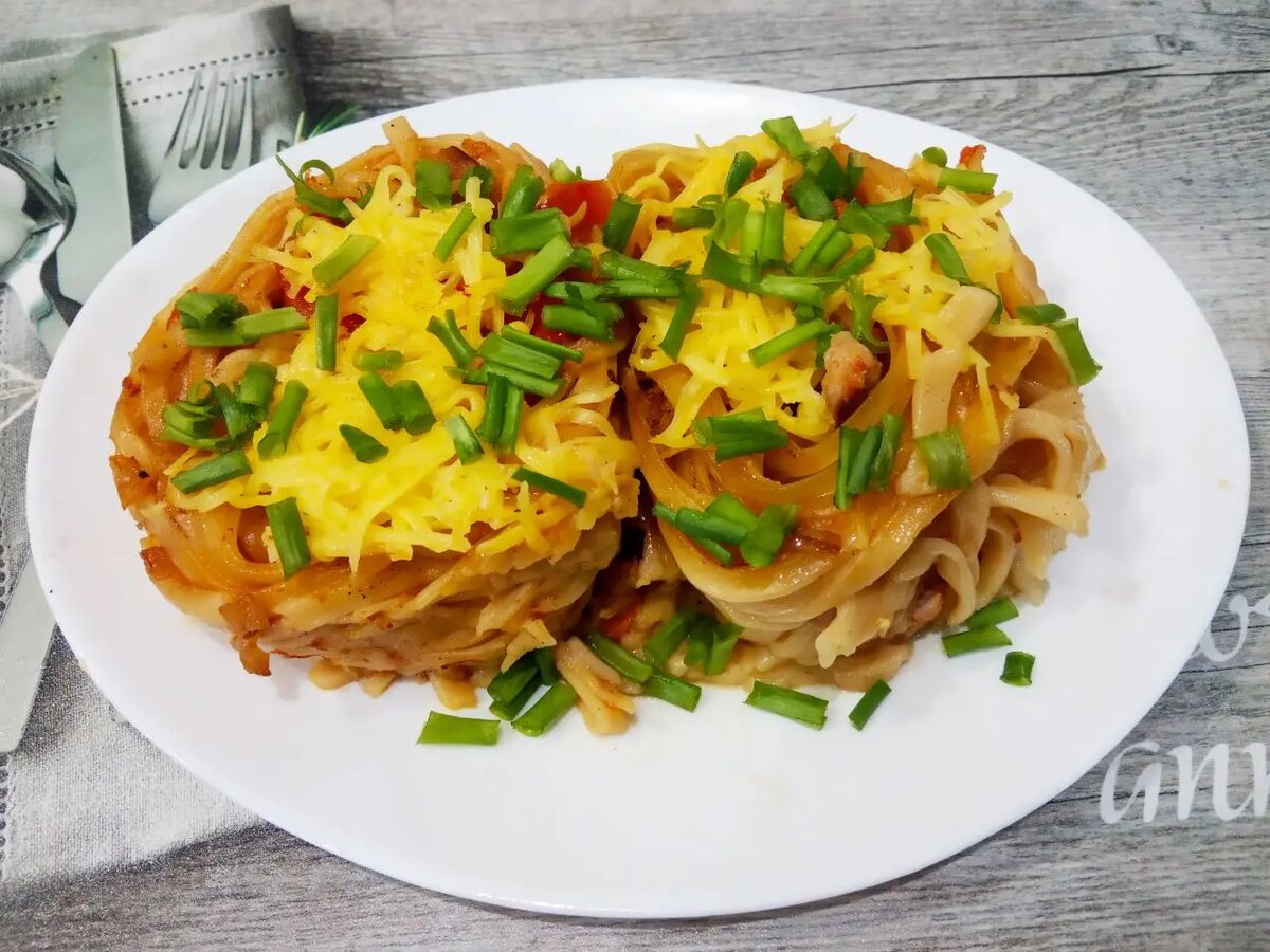Макаронные гнёзда с мясом и сыром: просто, быстро, вкусно