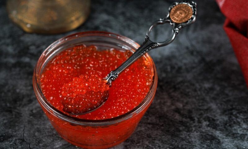 Кишечная палочка в красной икре: главные новости от Роскачества