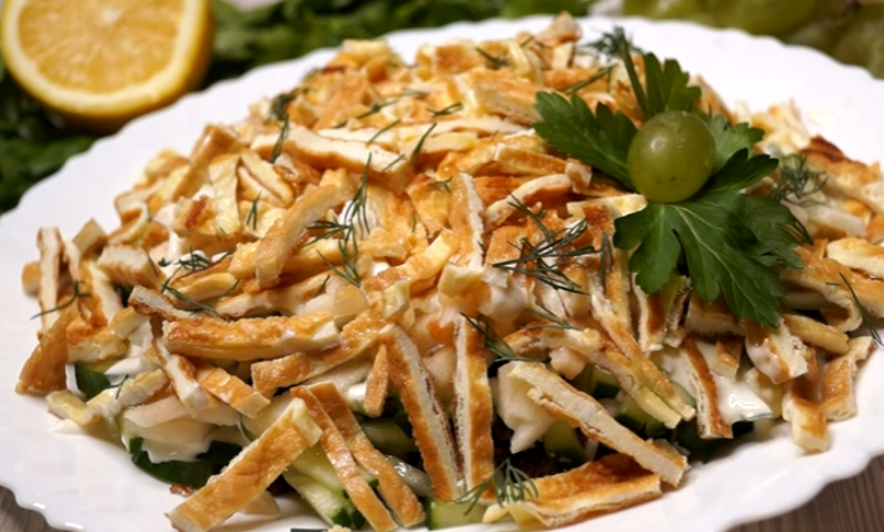 Салат "Идиллия": Новый взгляд на традиционное угощение с яблоками