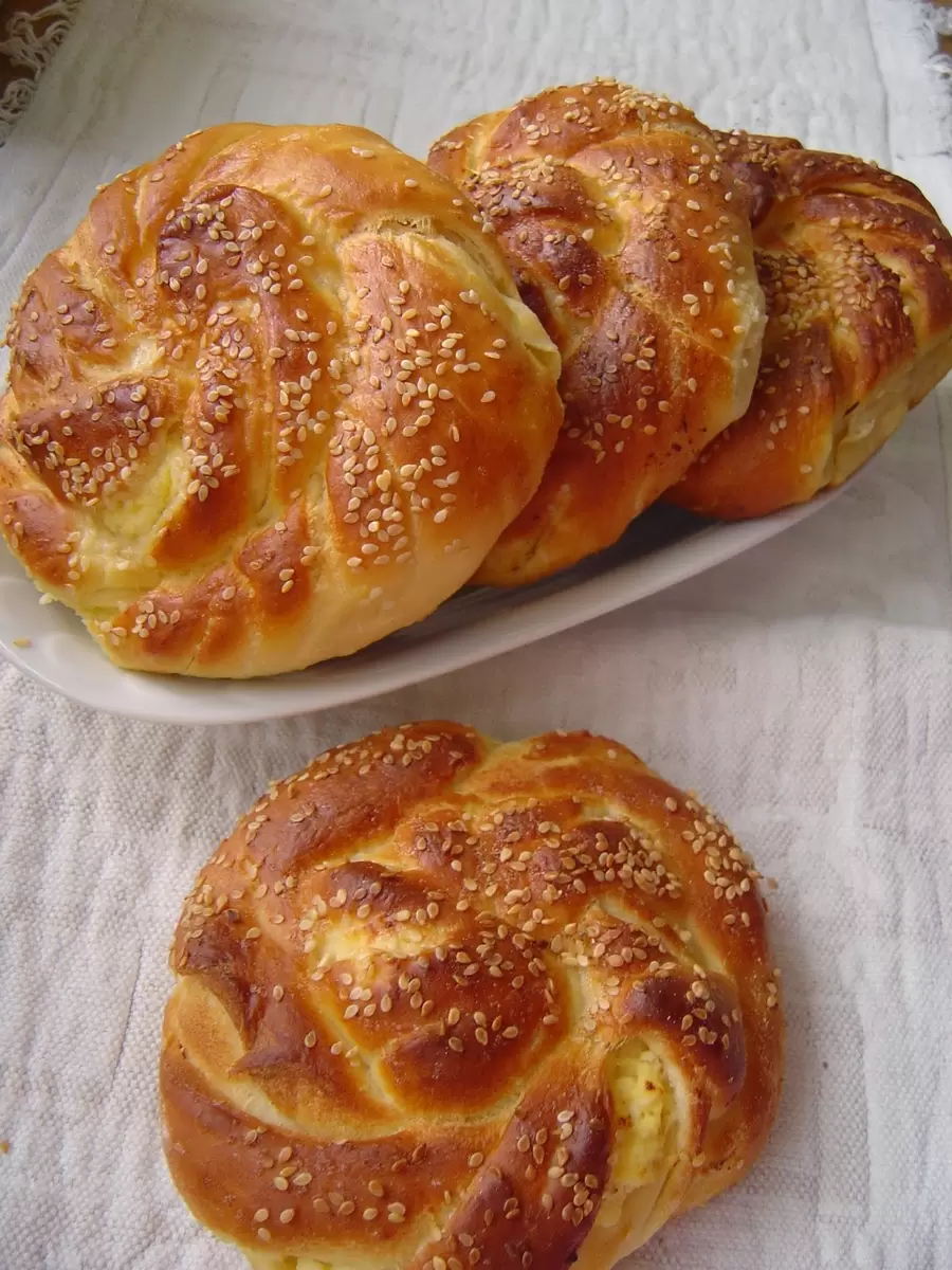 Сытные булочки с творогом: идеальный перекус для любого времени суток