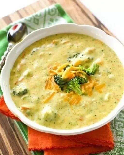 Сырный суп с шампиньонами и брокколи: простой и вкусный рецепт для семейного ужина