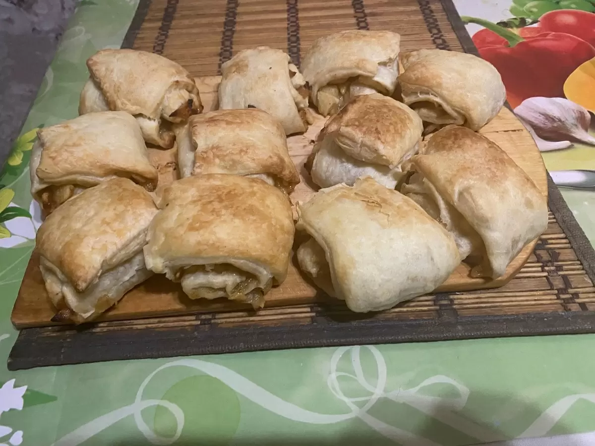 Летние кулинарные радости: яблочный рулет, который станет звездой вашего чаепития