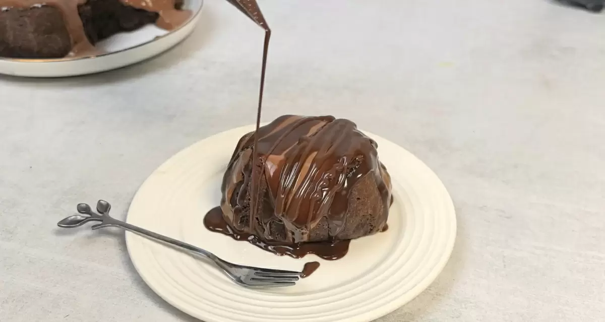 Шоколадные булочки с уникальным соусом и глазурью