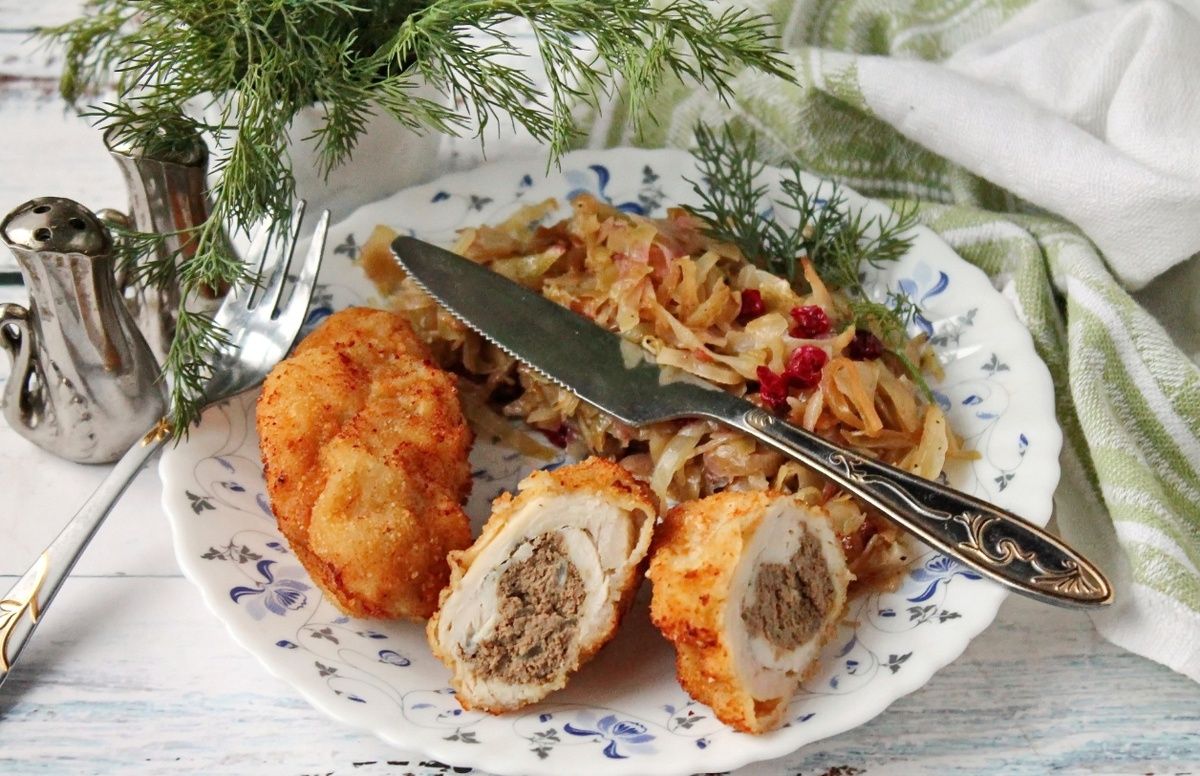 Котлеты с сюрпризом: куриные рулетики с печеночной начинкой