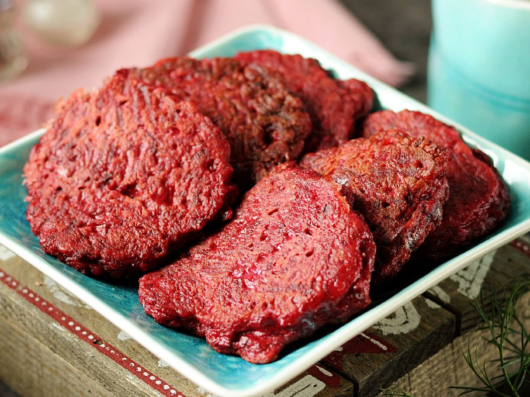 Свекольные оладьи: доступное и вкусное решение для вашего ужина
