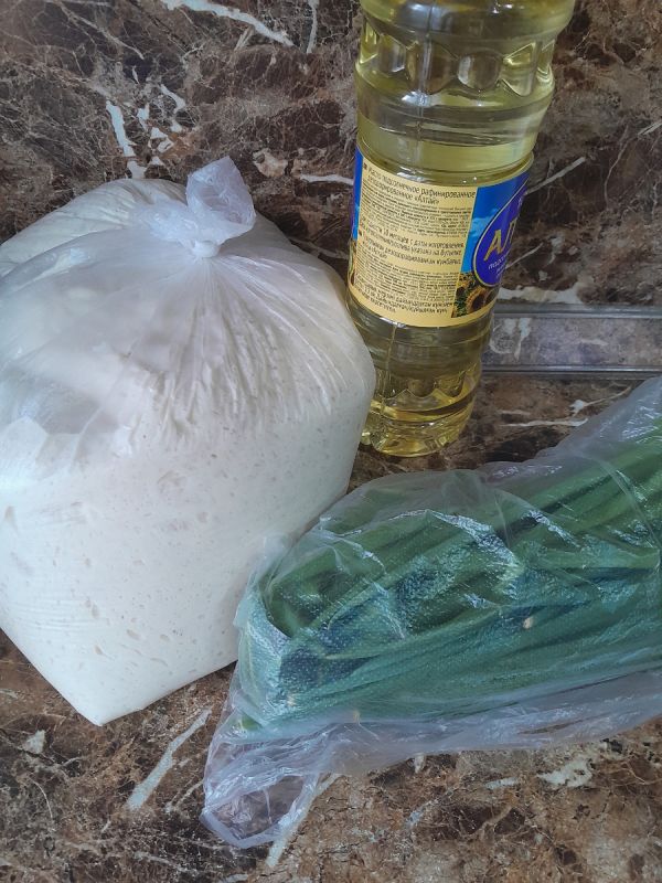 Золотистые пирожки с зелёным луком и яйцом