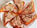Гренки с тунцом, куриным яйцом, маринованными огурчиками и зелёным луком